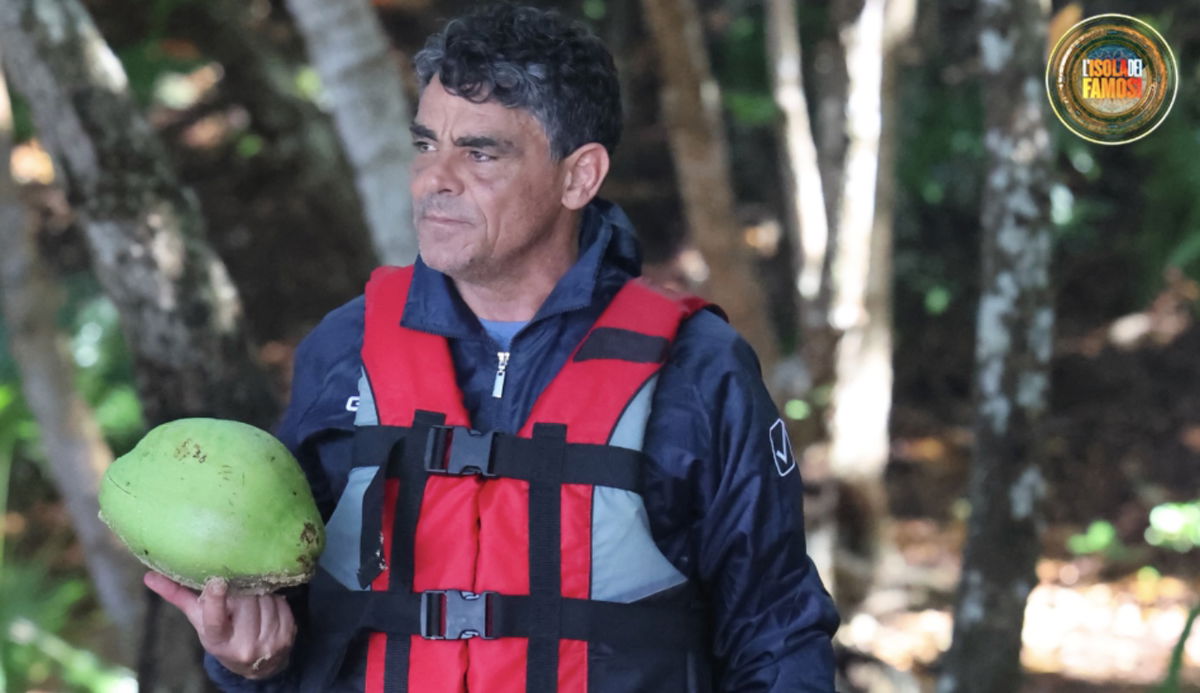 Francesco Benigno si è ritirato da L’Isola dei Famosi article-post