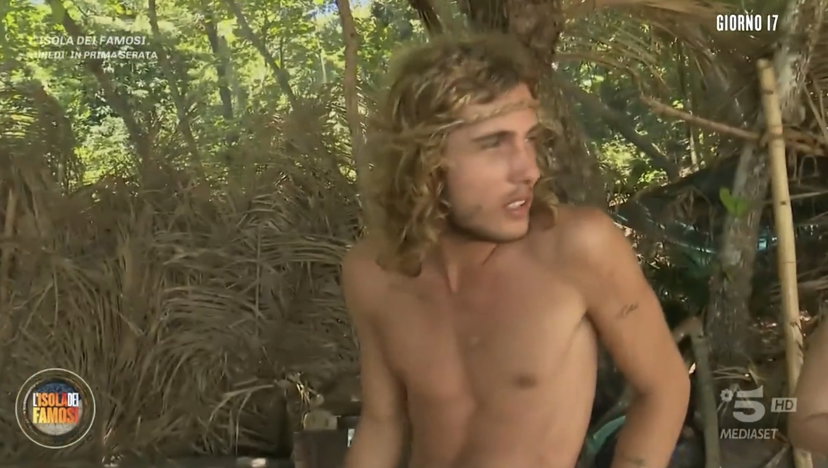 Pietro Fanelli vince la pasta per il gruppo, ma si rifiuta di condividerla: “Ribellati” preview