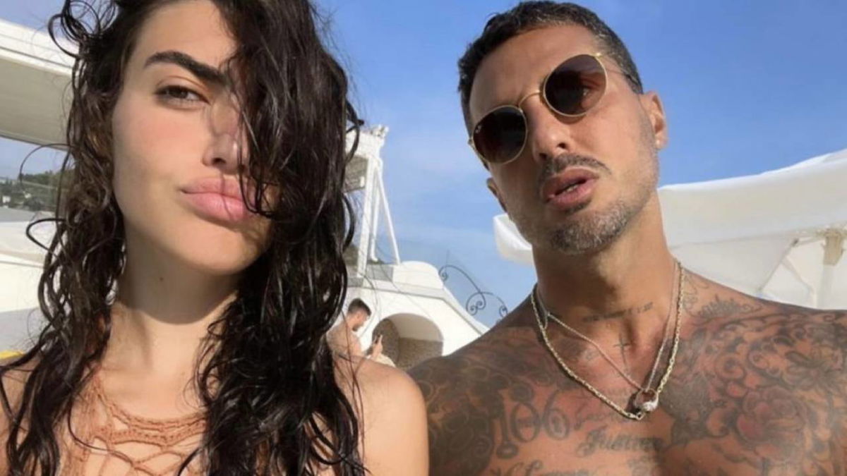Sara Barbieri incinta di Fabrizio Corona: “Divento nuovamente padre” article-post