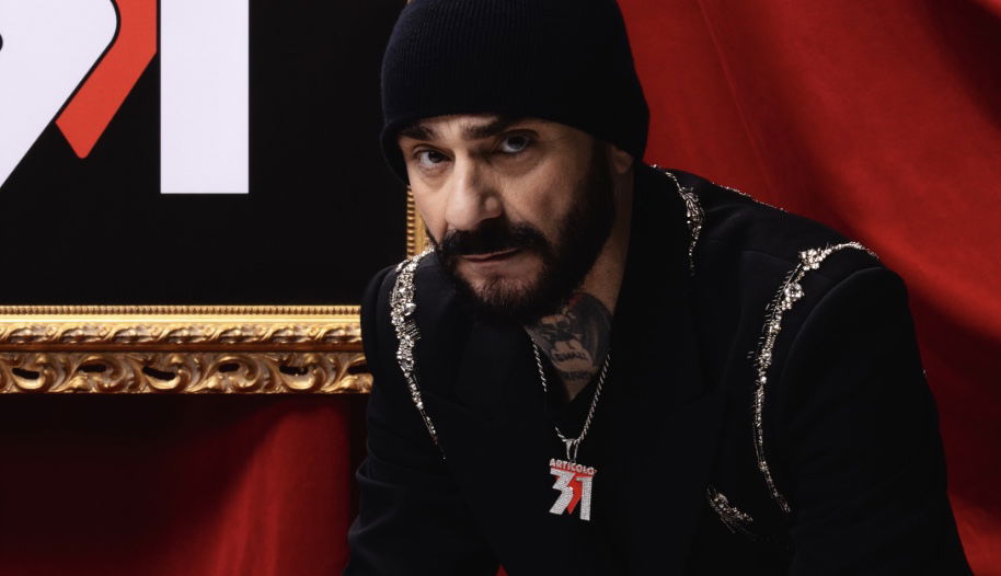 J-Ax: “Non ho rispetto per chi ha un figlio e fa la vita spericolata” article-post