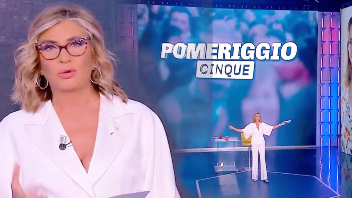 I saluti finali di Myrta a Pomeriggio 5 e quel dettaglio: tornerà davvero? article-post