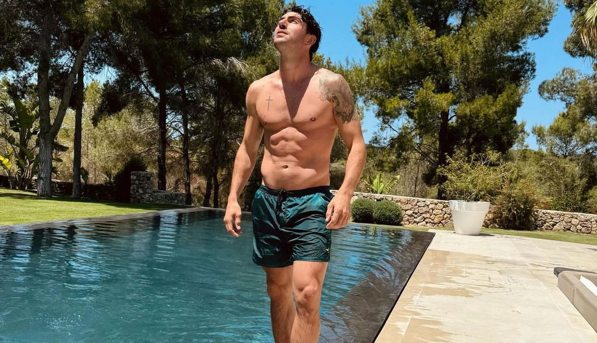 Ignazio Moser a Ibiza per l’addio al celibato, ma un amico non è stato invitato e lancia frecciatine sui social article-post