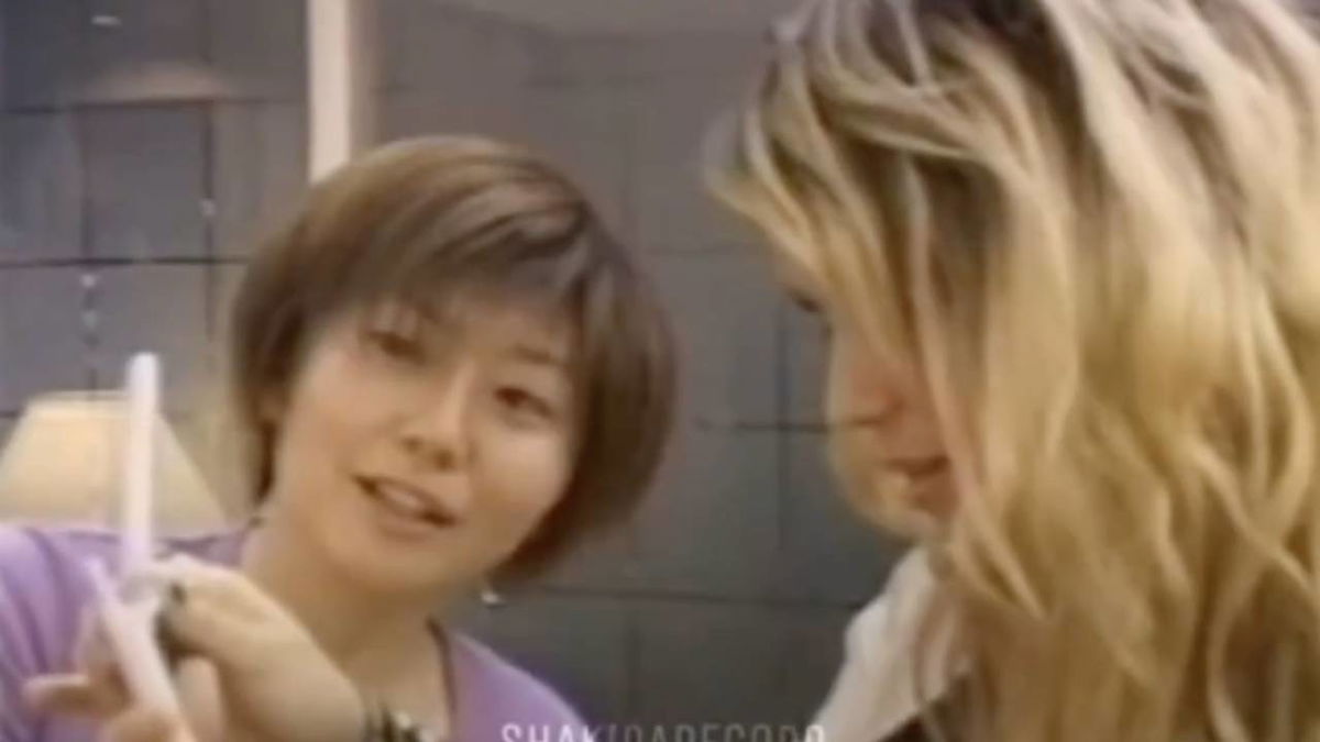 Quando nel 2002 Shakira in Giappone vide per la prima volta un cellulare con fotocamera: “Questo è pericoloso, funziona in America?” article-post