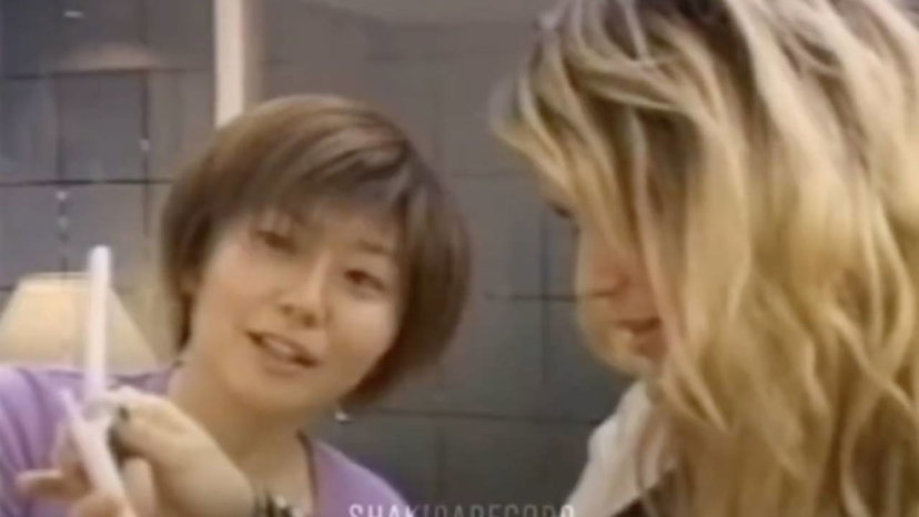 Quando nel 2002 Shakira in Giappone vide per la prima volta un cellulare con fotocamera: “Questo è pericoloso, funziona in America?” preview