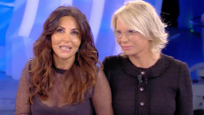 Sabrina Ferilli replica a chi insinua abbia litigato con Maria De Filippi preview