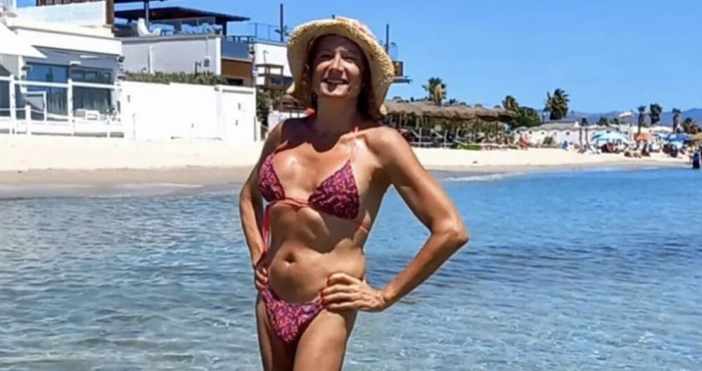 Il bikini di Luxuria, l’affondo al Governo e la critica: “Repulsione che nasconde attrazione?” article-post