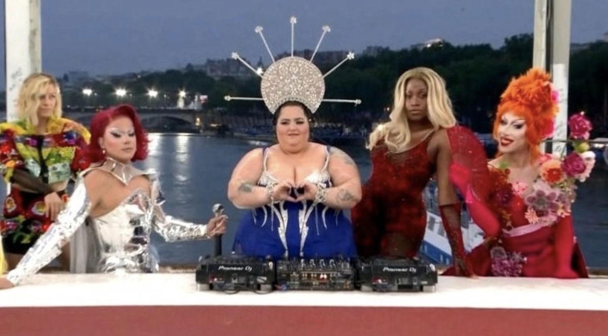 L’esibizione della drag queen Nicky Doll alle Olimpiadi di Parigi fa arrabbiare i cattolici article-post