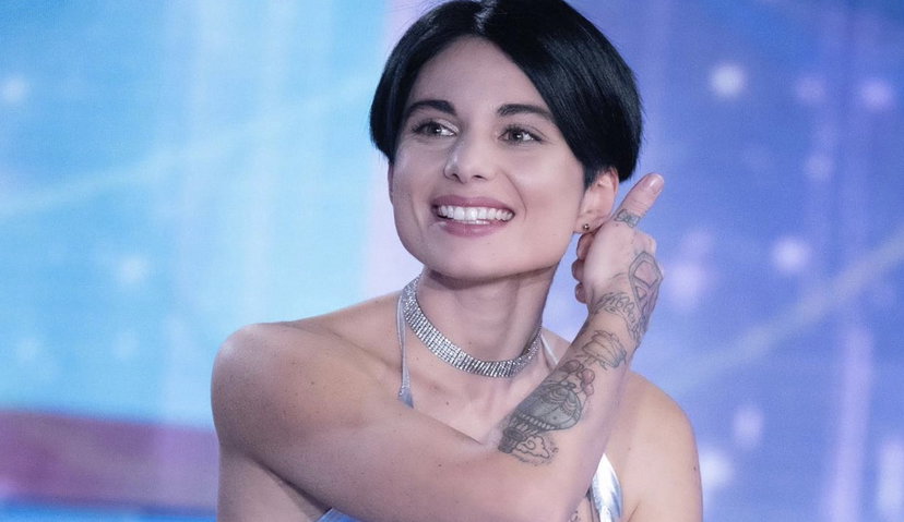 Sotto un video TikTok di Giordana Angi chiedono “chi è?”: lei risponde e scatena una polemica preview