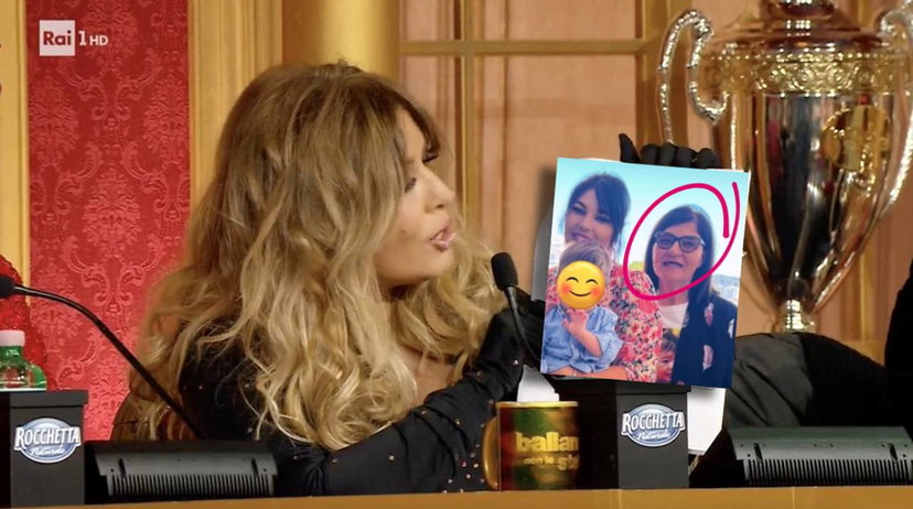 Chi c’è dietro il profilo Twitter che elogia Elisa D’Ospina preview