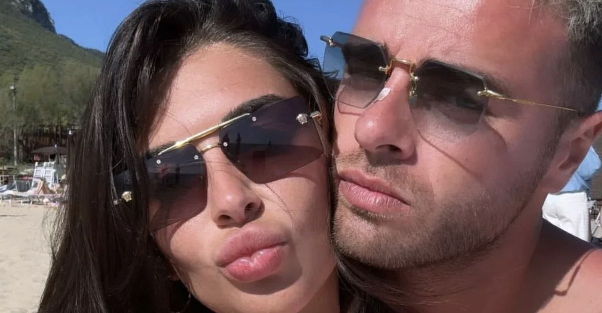 Sergio e Greta sono tornati insieme, ma la mamma di lei fa una gaffe article-post