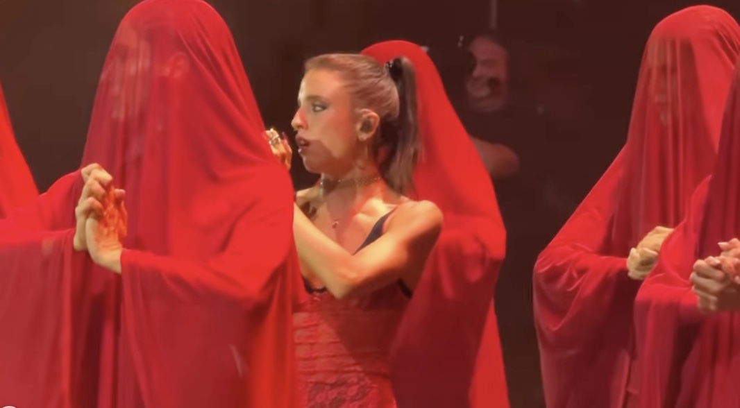 Angelina Mango canta e balla la pizzica a La Notte Della Taranta 2024 article-post