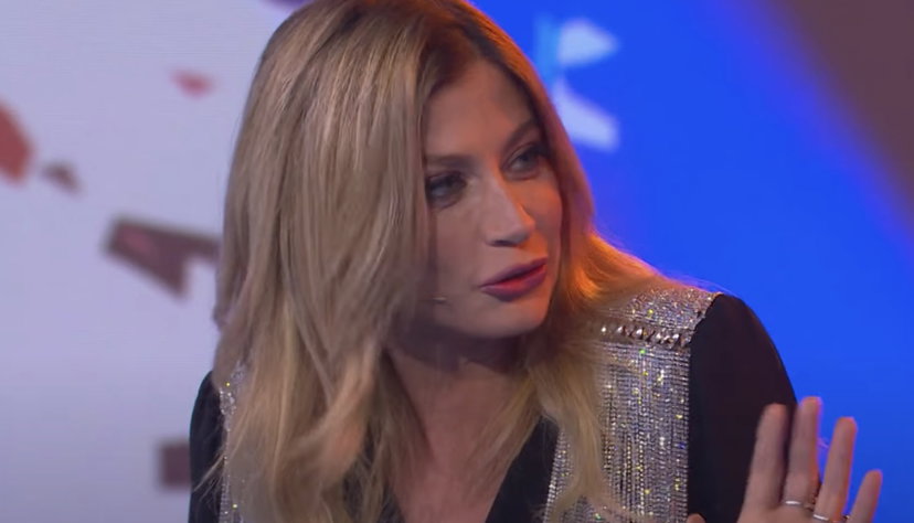 Maddalena Corvaglia mostra i messaggi “offensivi” che forse vorrebbe querelare preview