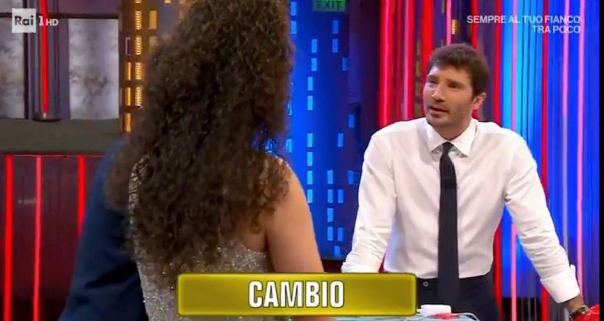 Affari Tuoi, concorrente a Stefano De Martino: “Ho sognato Amadeus” article-post
