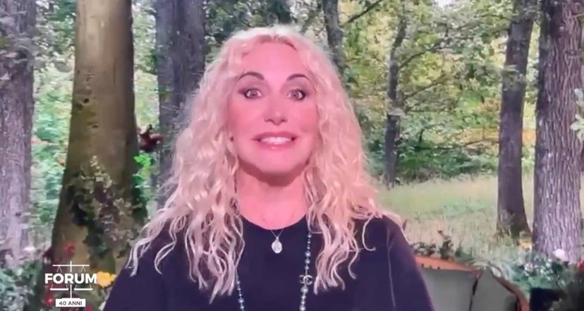 Antonella Clerici manda un video messaggio alla sua competitor Barbara Palombelli preview