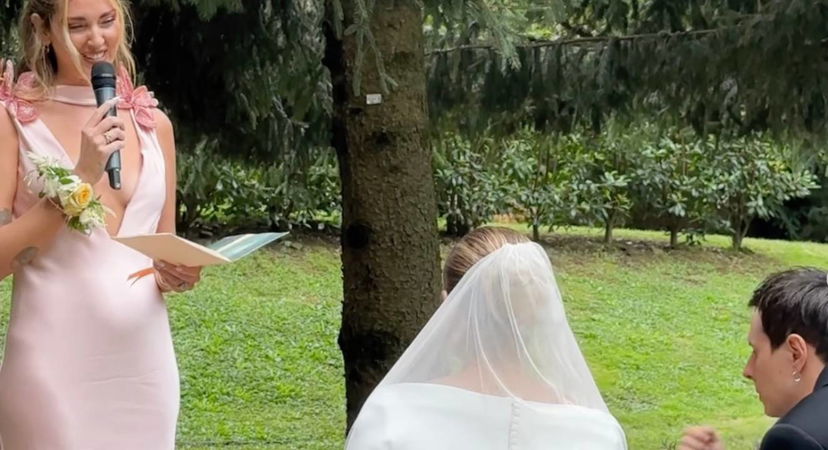 Chiara Ferragni, il discorso al matrimonio di Veronica Ferraro: “A febbraio uno dei momenti più brutti della mia vita” article-post
