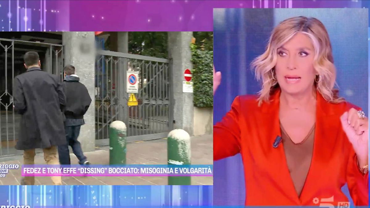 Duri attacchi a Fedez, che scappa da Pomeriggio 5: “Cose agghiaccianti” article-post