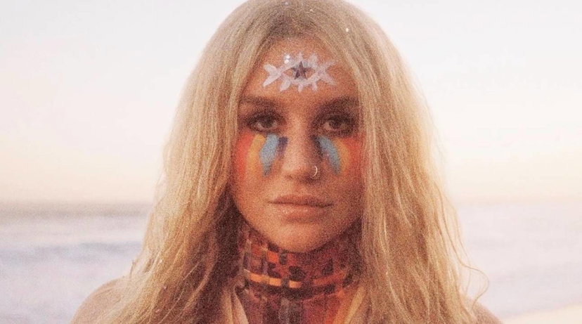 Kesha da un mese ha cambiato il testo di Tik Tok per andare contro Diddy preview