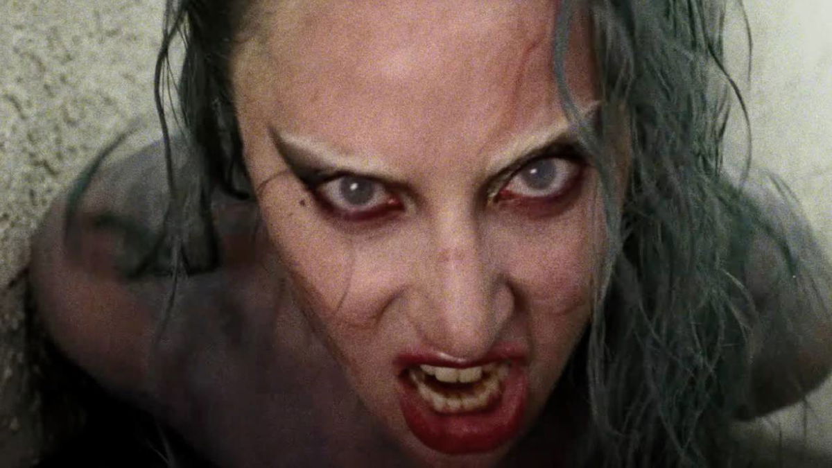 Disease, il nuovo video di Lady Gaga: “Combatto con i miei demoni” article-post