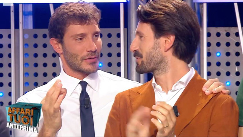 Doppi sensi ad Affari Tuoi: il concorrente spiazza Stefano De Martino preview