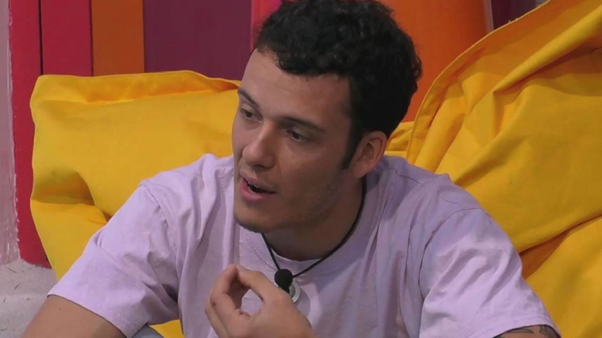 Edoardo Donnamaria, una fan ossessionata l’ha aggredito: “Tremavo” article-post
