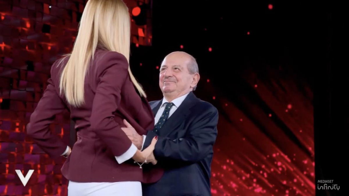 Giancarlo Magalli e Adriana Volpe si incontrano a Verissimo: “Ti chiedo scusa” article-post