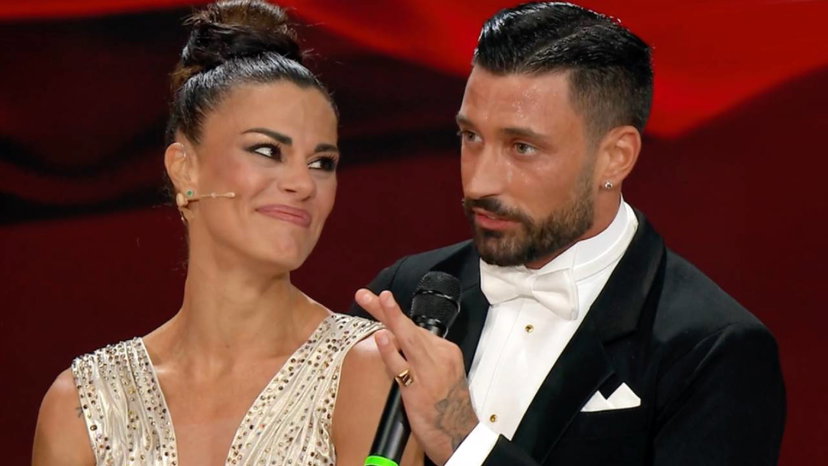 Giovanni Pernice ai media inglesi: “Se mi piace Bianca Guaccero?” preview