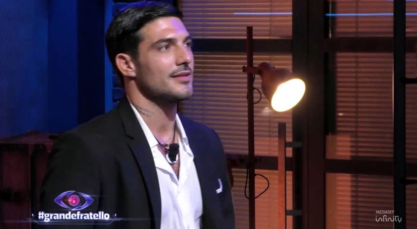 La povertà di Lorenzo Spolverato messa in dubbio da Iago Garcia: il commento di Alfonso Signorini preview