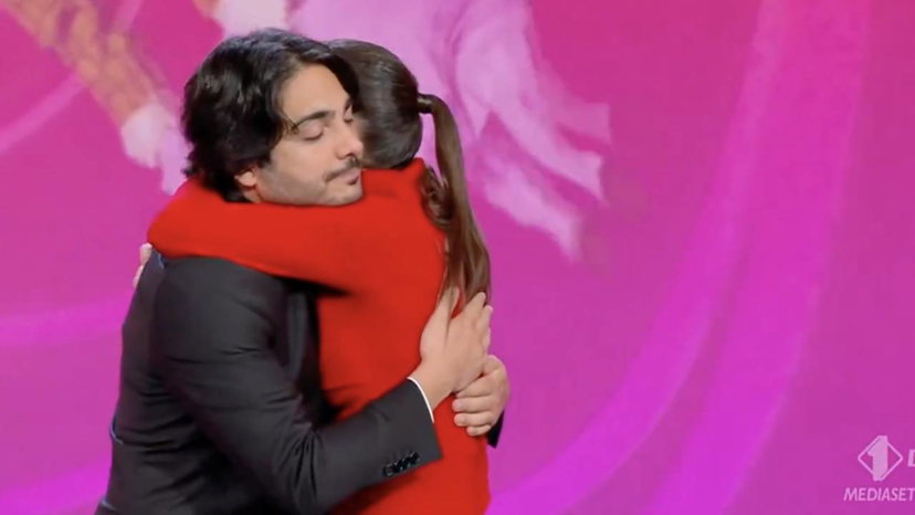 Veronica Gentili torna a Le Iene dopo la scomparsa di suo padre preview