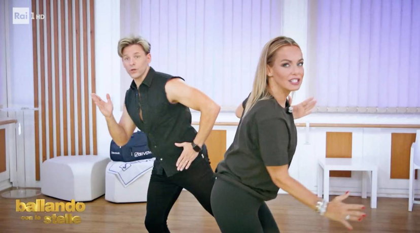 Incidente per Sonia Bruganelli durante le prove di Ballando con le Stelle, le parole del suo ballerino preview