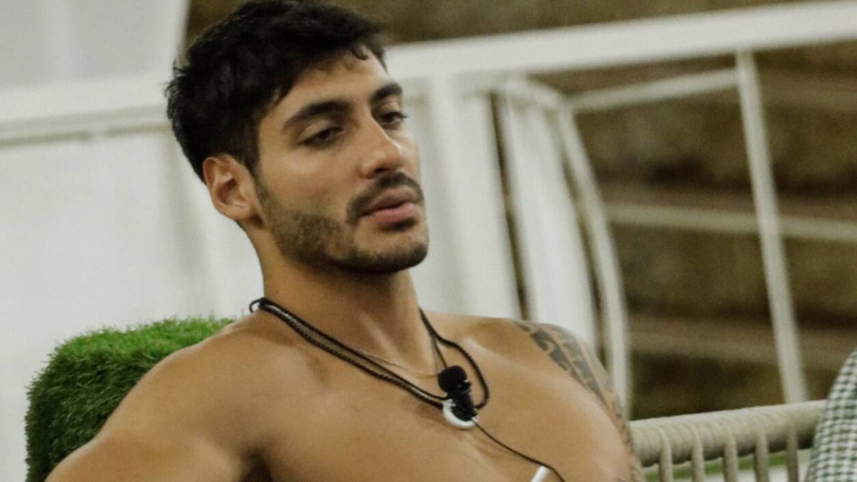 Javier riceve un aereo al Grande Fratello dopo la rottura con Shaila article-post