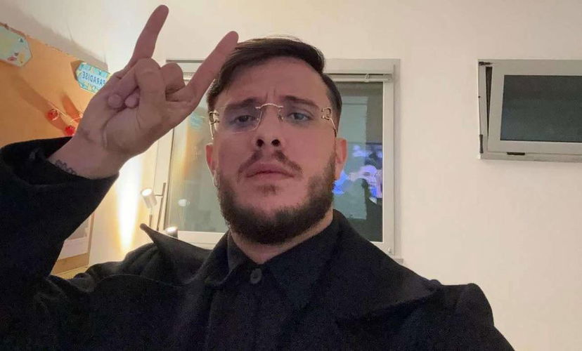 Antonio pubblica le chat private con Federica e dà del cornuto ad Alfonso preview