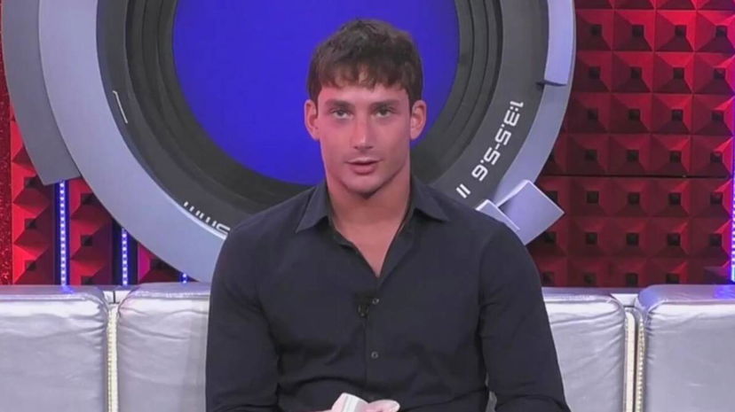 Il confessionale interviene dopo che Tommaso rivela notizie esterne al GF preview