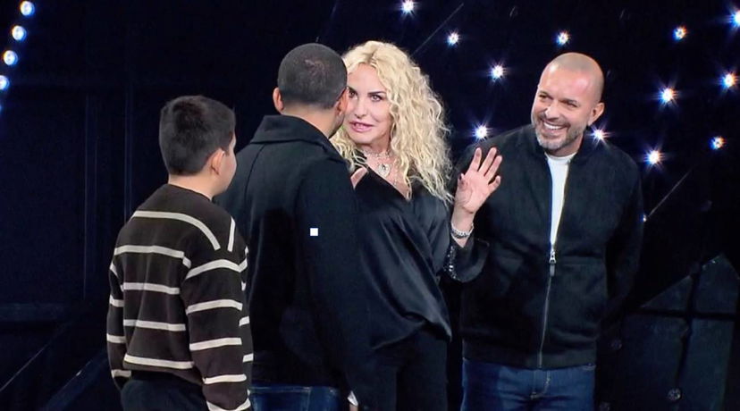 Gabriel a The Voice Kids con i suoi due papà: “Mi hanno insegnato che si sogna in grande” preview