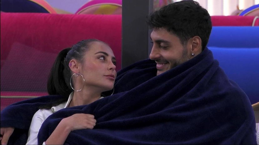 Javier e MariaVittoria si avvicinano tra balli e confessioni notturne: “Mi fido di te” preview