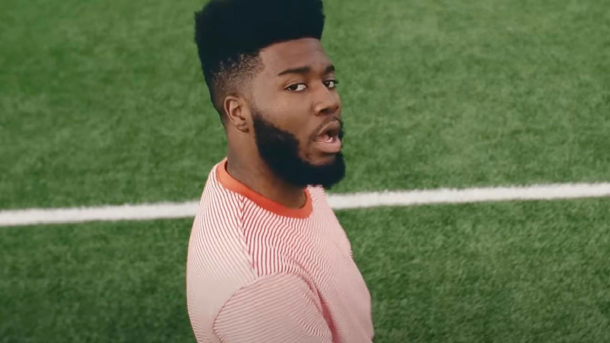 Khalid, un ex fidanzato gli fa outing e lui ammette: “Sono gay e sto bene” article-post