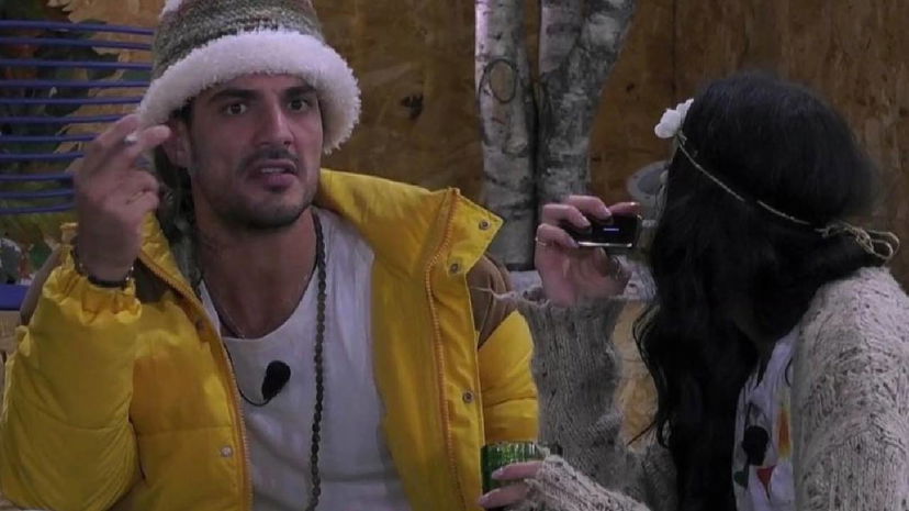 Spolverato delira su delle gieffine: “Per lei sono un Dio. Quelle che voglio” preview