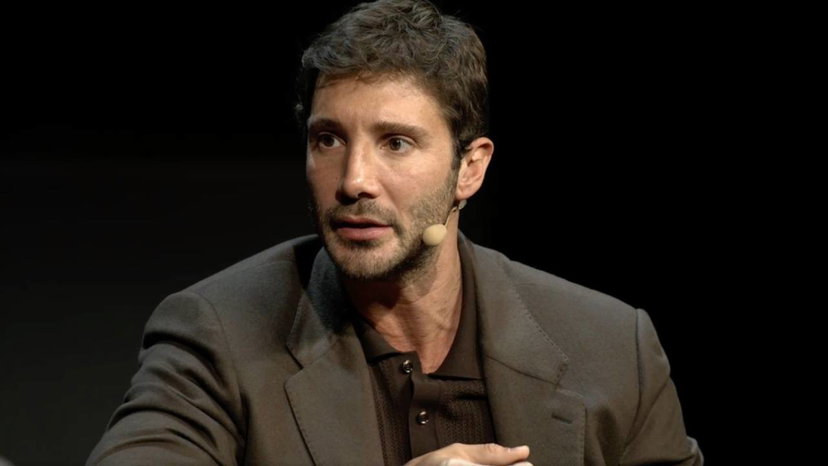 Stefano De Martino parla delle sue bugie, di Sanremo e delle critiche preview