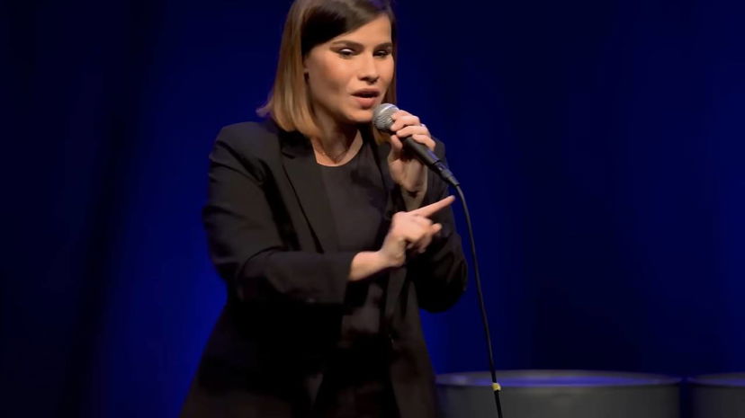 Martina Catuzzi e le battute sui gay: “Alla fine non si sono offesi” preview