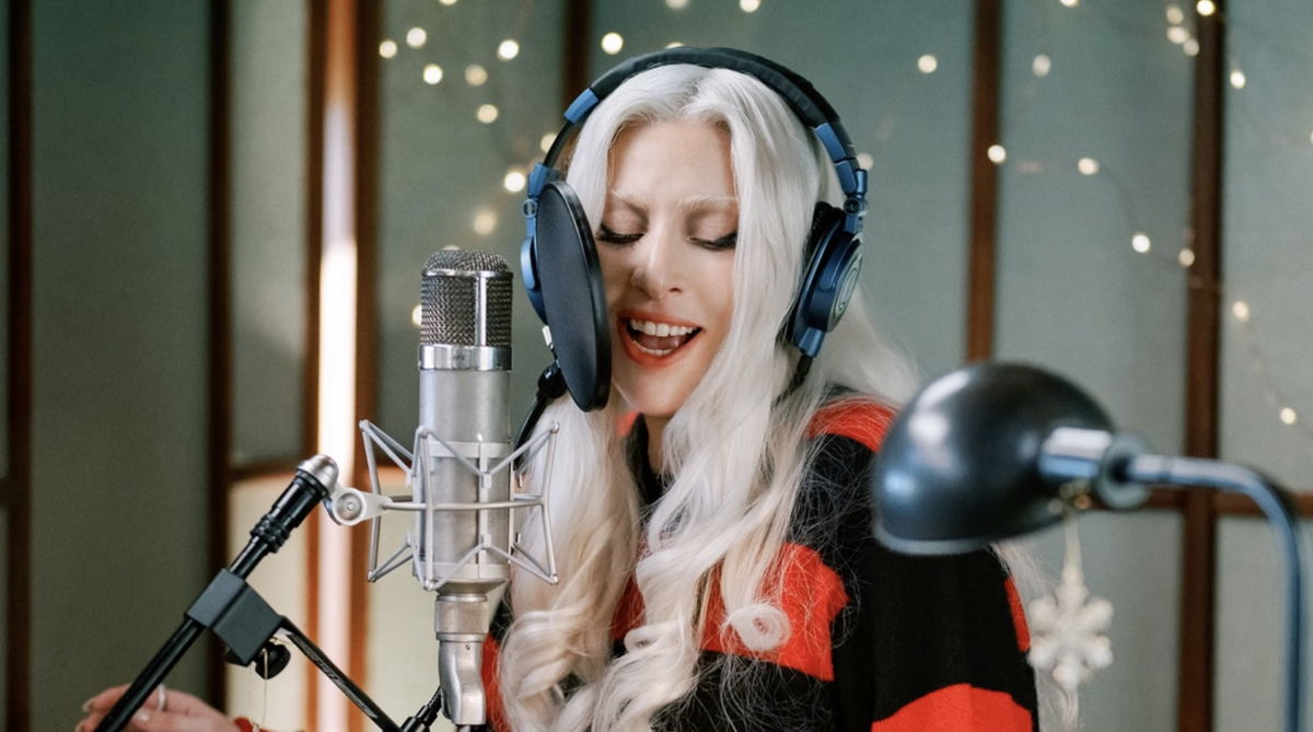 Lady Gaga rilascia il singolo natalizio Santa Claus Is Coming To Town article-post