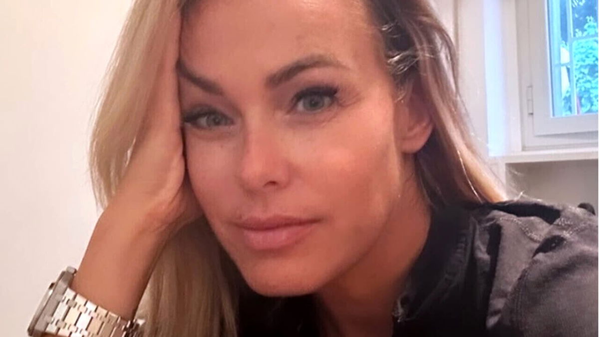 Sonia Bruganelli punge Laura Freddi: “3 anni che parla di me in tv, con 30 anni di carriera potrebbe parlare di lei” article-post