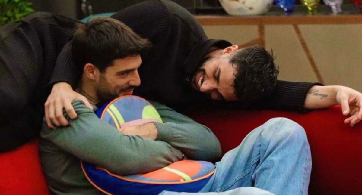 Stefano e Lorenzo fra baci e coccole: al Grande Fratello è nata la ship degli Stefenzo article-post