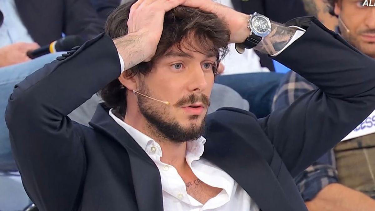 Michele, dopo la puntata di Uomini e Donne altri retroscena: parla una ragazza article-post