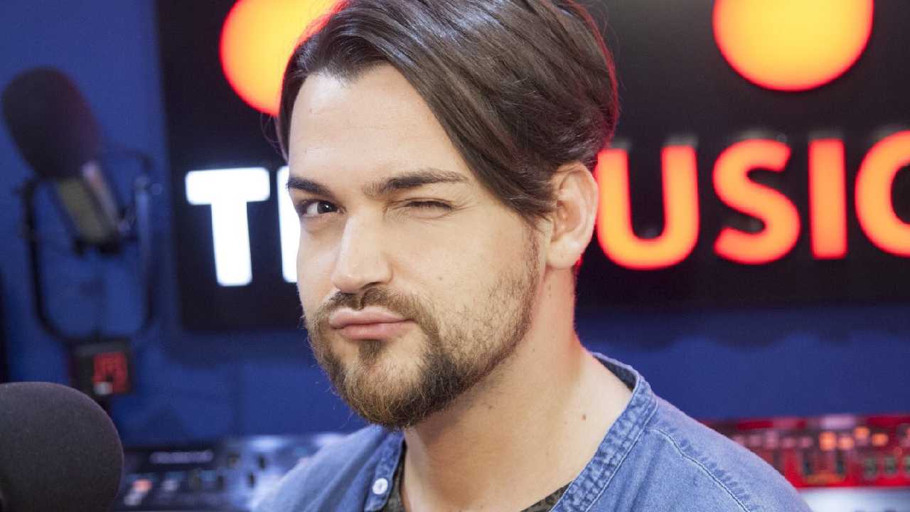 Ora o Mai Più: una sorella di un concorrente tenta di screditare Valerio Scanu