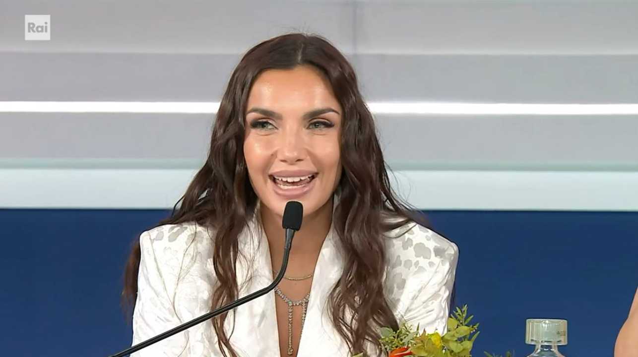 Elettra Lamborghini, la bomba in conferenza stampa: “Una cantante in gara con un mio scarto”