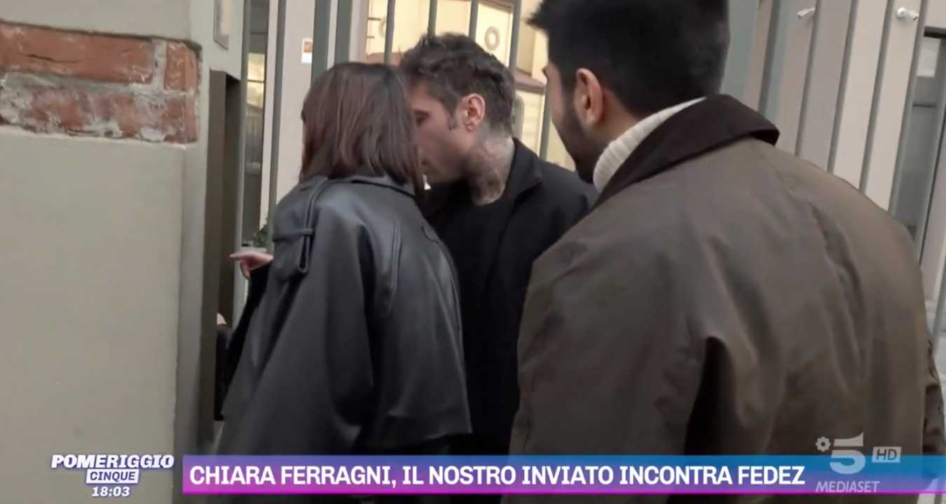 Fedez a Pomeriggio 5, battuta al veleno: Myrta risponde indispettita