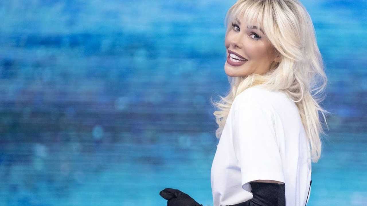 Ilary Blasi torna a Canale5 ma non a L’Isola dei Famosi: “Fatica a trovare naufraghi”