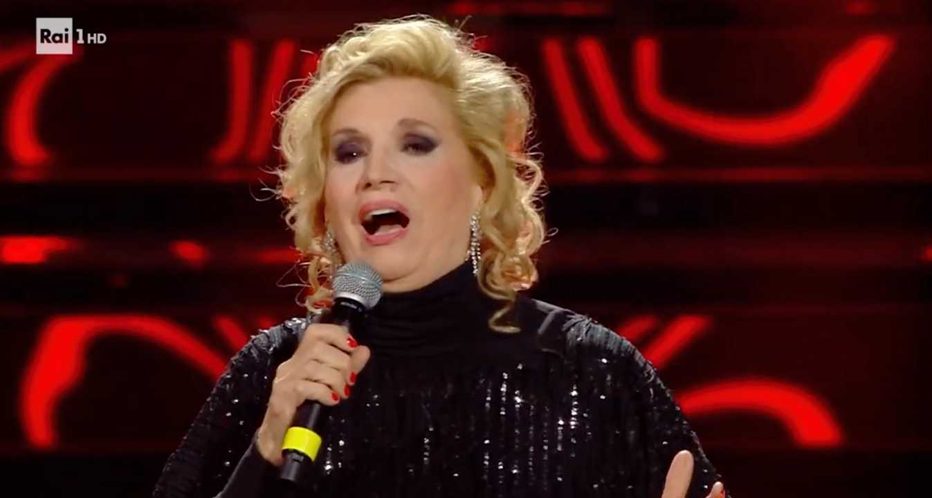 Iva Zanicchi, premio alla carriera a Sanremo 2025: la frecciatina alle colleghe