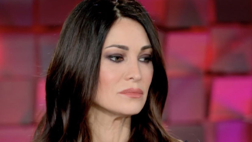 Manuela Arcuri si apre e racconta una molestia subita da un regista preview