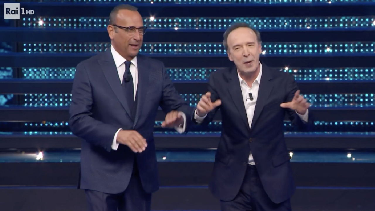 Urla contro Benigni a Sanremo: cosa hanno gridato