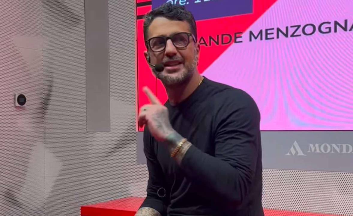 Fabrizio Corona pubblica un libro su Fedez: “Chiara mi ha diffidato”